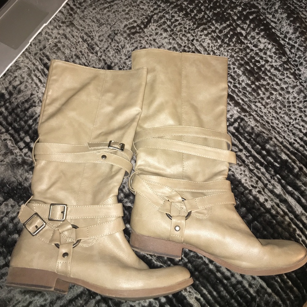Grey boots